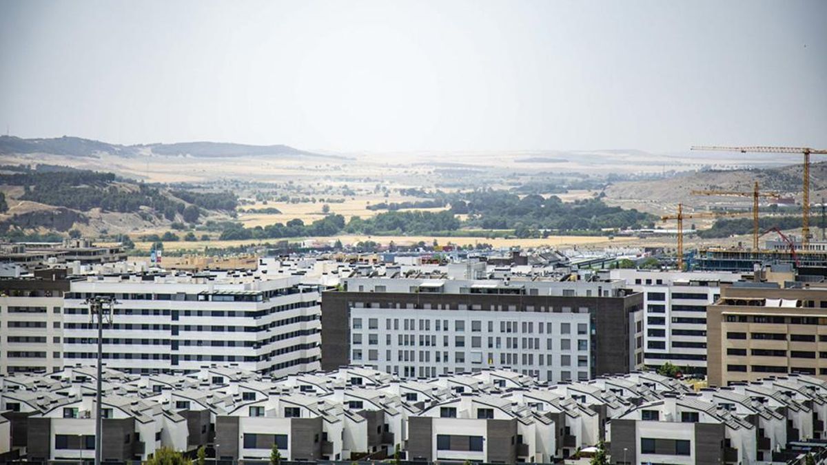 Rivas se reivindica como la alternativa al modelo de Ayuso con una estrategia para democratizar la vivienda pública