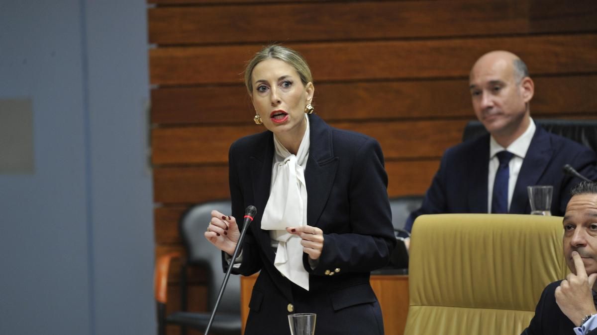 Guardiola defiende rebajar los impuestos a Almaraz y el PSOE la acusa de ceder a las  amenazas  de las eléctricas