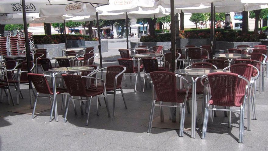 La Mesa de Veladores acuerda que la Policía Local aplique un plan de inspección de terrazas con la nueva ordenanza