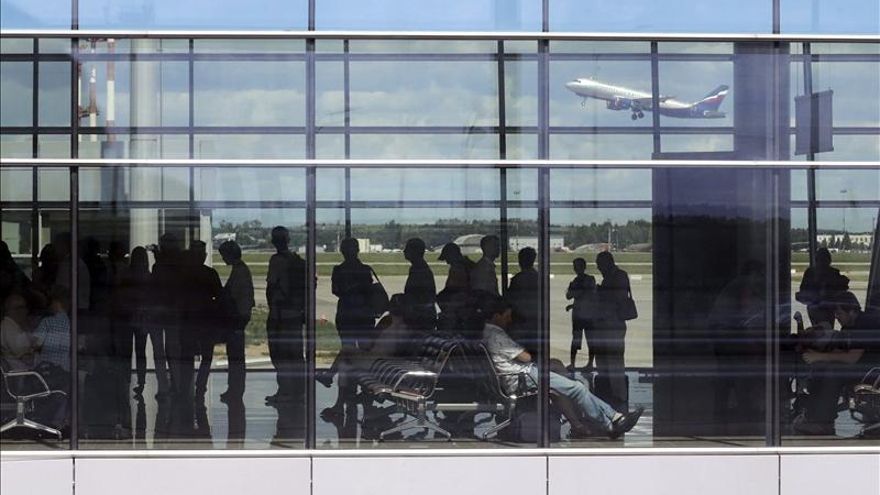 Snowden recibió el documento que le permite abandonar el aeropuerto de Moscú