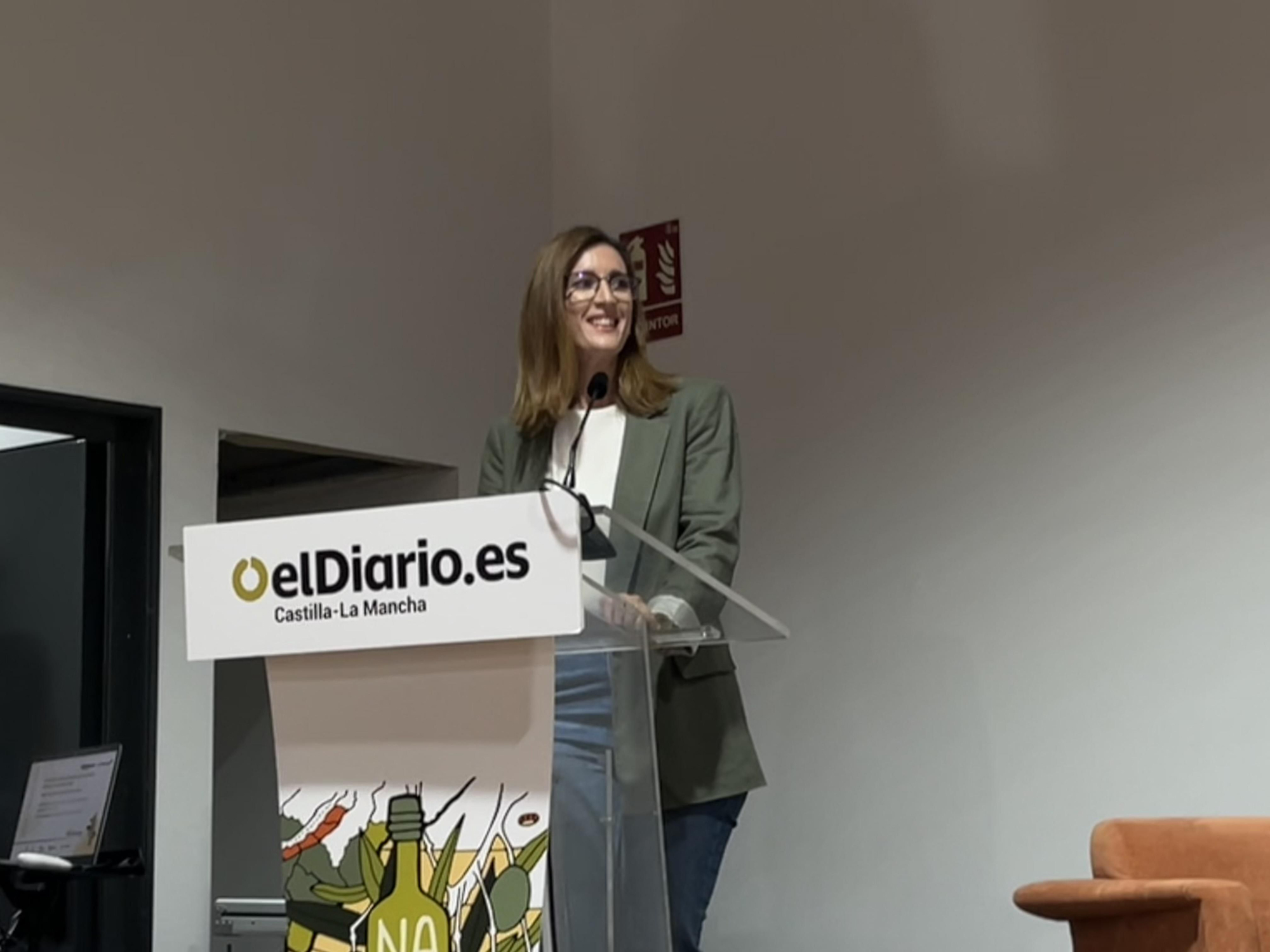 La periodista castellanomachega, Raquel Salinero, moderadora de la primera mesa de debate