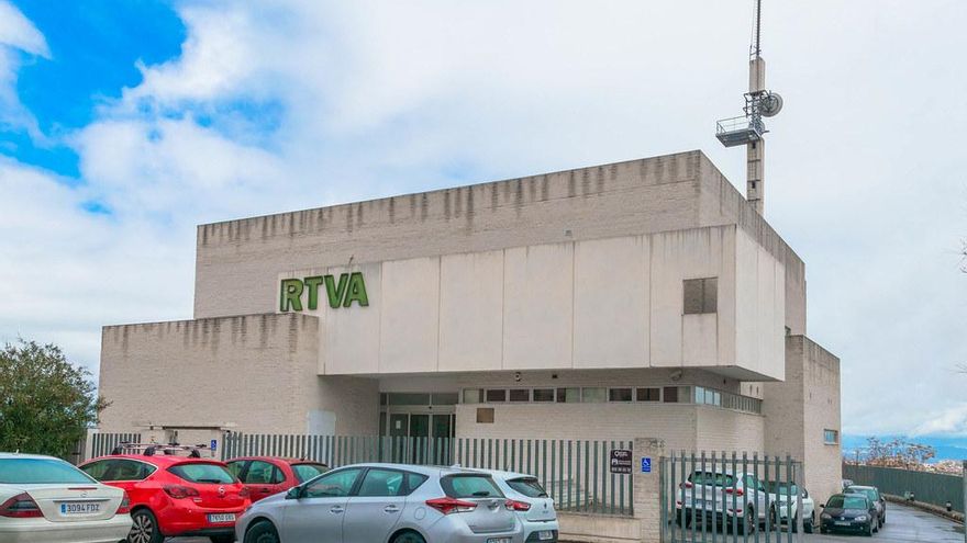 Canal Sur suspende de empleo y sueldo a un periodista por protestar por una rueda de prensa de una diputada del PP