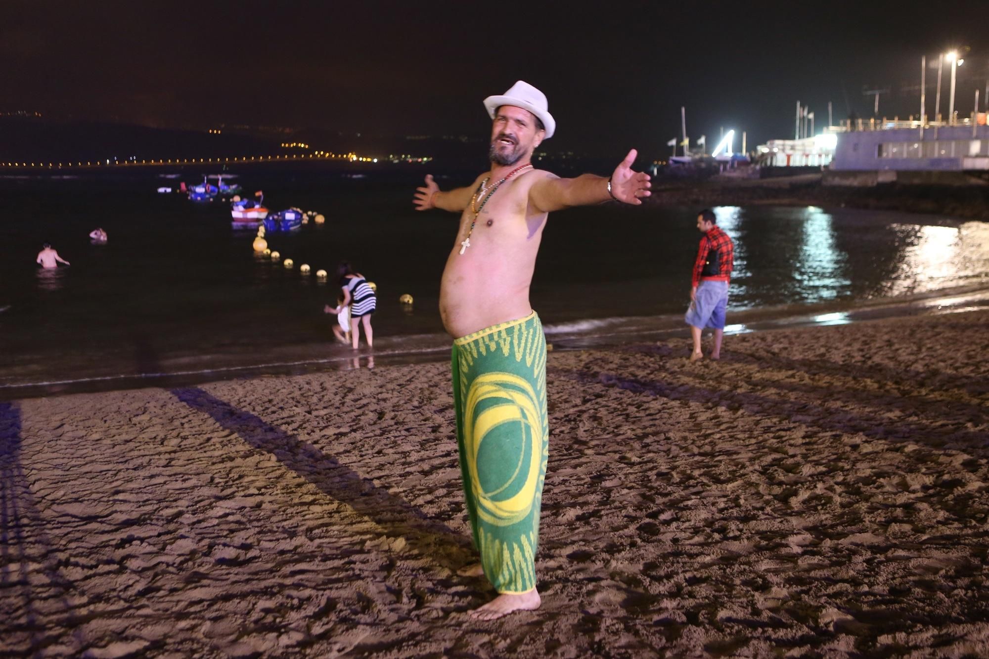 Noche de San Juan en Las Canteras (ALEJANDRO RAMOS)