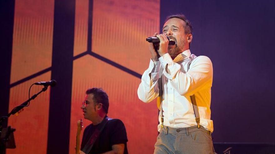 Love of Lesbian, en una de sus actuaciones
