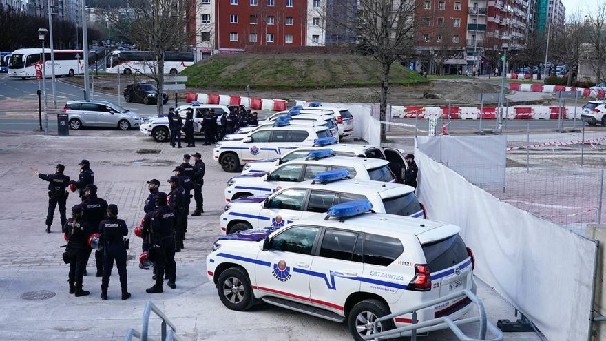 La Ertzaintza alerta a aficionados del Racing de Santander para que eviten zonas y bares de Donostia