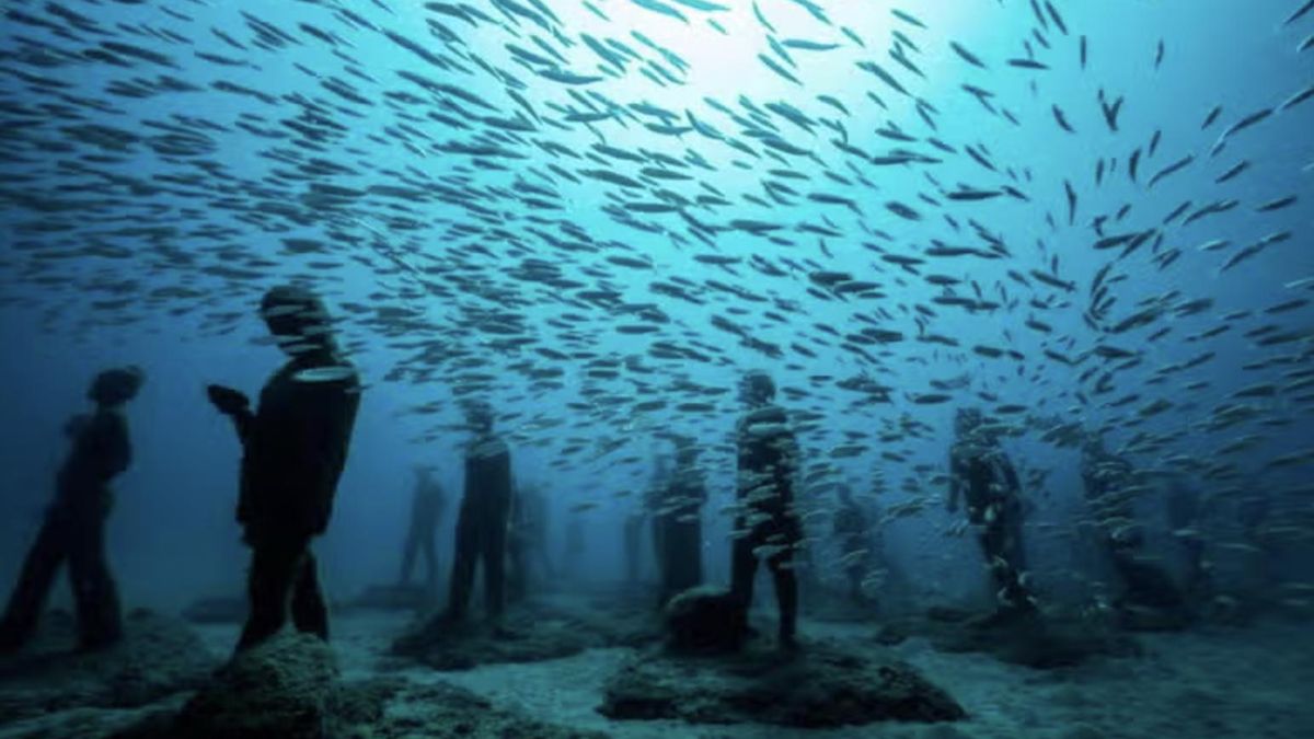 Con una extensión de 2.500 metros cuadrados, alberga una serie de esculturas del artista británico Jason deCaires Taylor hechas de hormigón neutro. Estas obras 