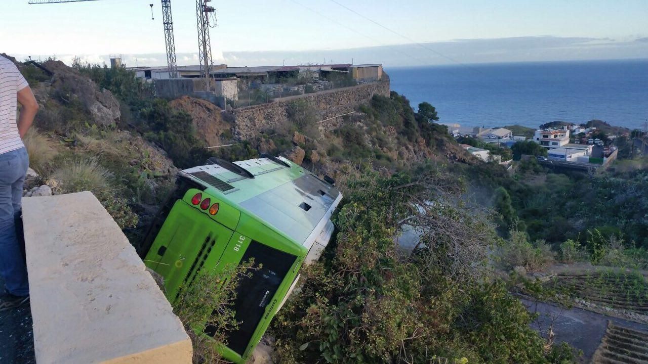 Accidente de guagua en Icod de los Vinos.