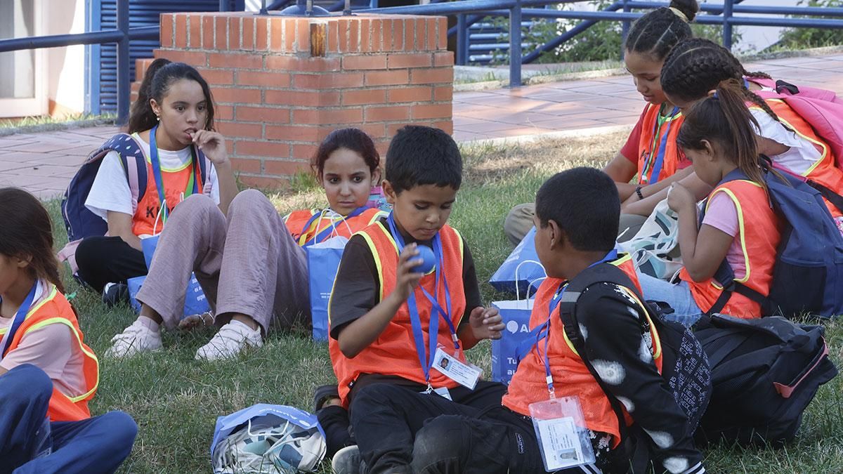 La llegada de los 131 niños saharauis que pasarán el verano en Córdoba, en imágenes