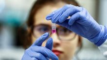 La industria farmacéutica estima que no habrá vacuna para el coronavirus antes de 12-18 meses