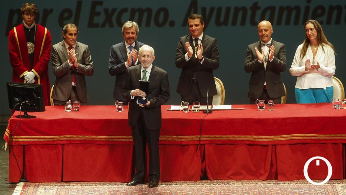 Acto de entrega de las Medallas de la Ciudad concedidas por el Ayuntamiento de Córdoba