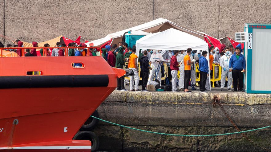 1.352 personas siguen hacinadas en el muelle de Arguineguín este miércoles