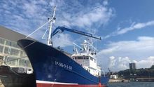 El 'Aita Mari' en el puerto de Pasaia