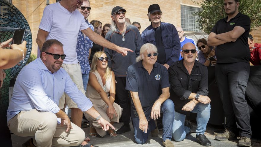 Deep Purple descubre su vinilo en el Paseo de la Música de Mérida