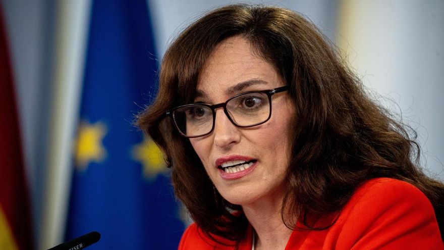 La ministra de Sanidad, Mónica García, durante una rueda de prensa tras la reunión del Consejo de Ministros, a 10 de febrero de 2026, en Madrid.