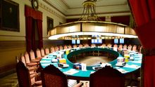Salón de plenos de la Real Academia Española (RAE)