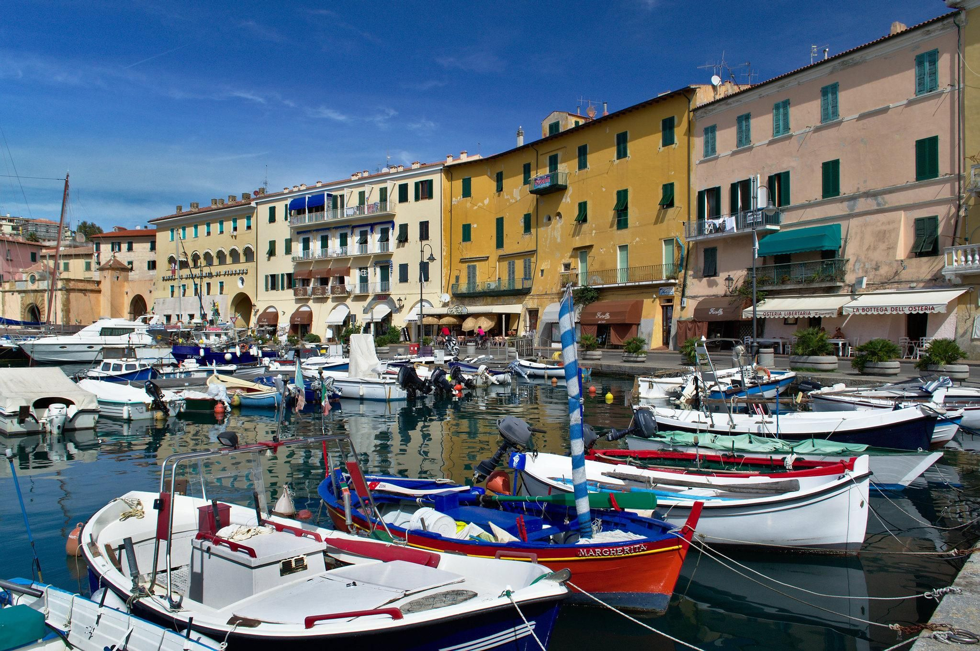 Barcas de pescadores en Portoferraio.