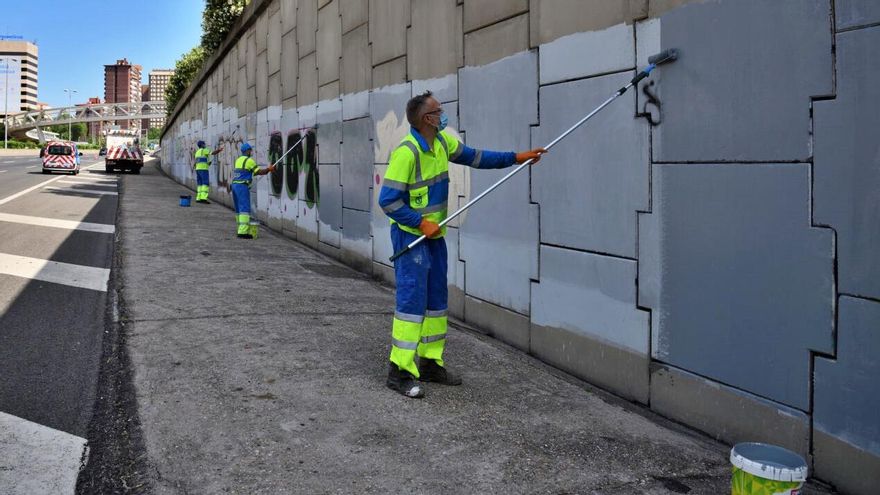 Almeida anuncia una ordenanza contra "los comportamientos antisociales" en Madrid, que incluirá ocupación o grafitis
