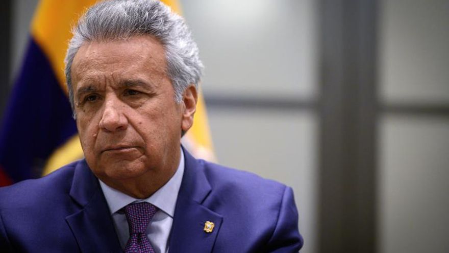 El presidente de Ecuador, Lenin Moreno, este martes, durante un encuentro con un grupo reducido de medios, entre ellos Efe, en la que ha afirmado que no se arrepiente de su respuesta a las protestas que sacudieron su país en octubre pasado y cree que hizo lo correcto al tratar de eliminar un subsidio "perverso" a los combustibles que, a su juicio, beneficia a los "más pudientes, narcos y traficantes".