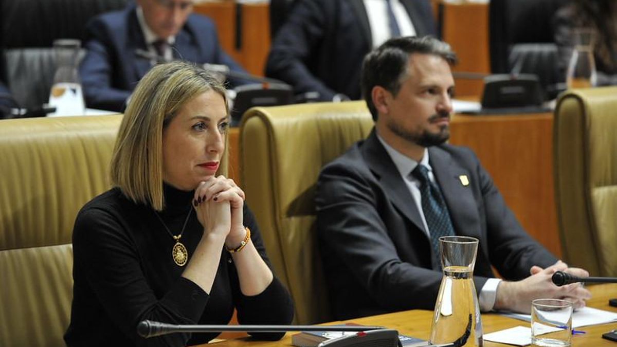 Cuenta atrás para María Guardiola: el PP tiene un mes para amarrar un pacto con Vox en Extremadura