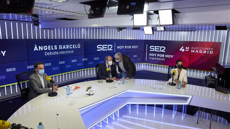 El candidato de Cs, Edmundo Bal; el candidato del PSOE, Ángel Gabilondo; y la candidata de Vox, Rocío Monasterio, minutos antes de que de comienzo un debate electoral organizado por la cadena SER