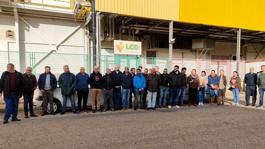 Los extrabajadores de LCG Fruits protestan al no haber cobrado aún las indemnizaciones