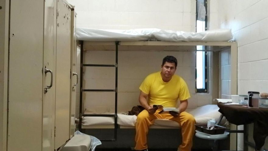 Periodista salvadoreño detenido en EEUU afirma que ICE le dijo que no le quiere soltar