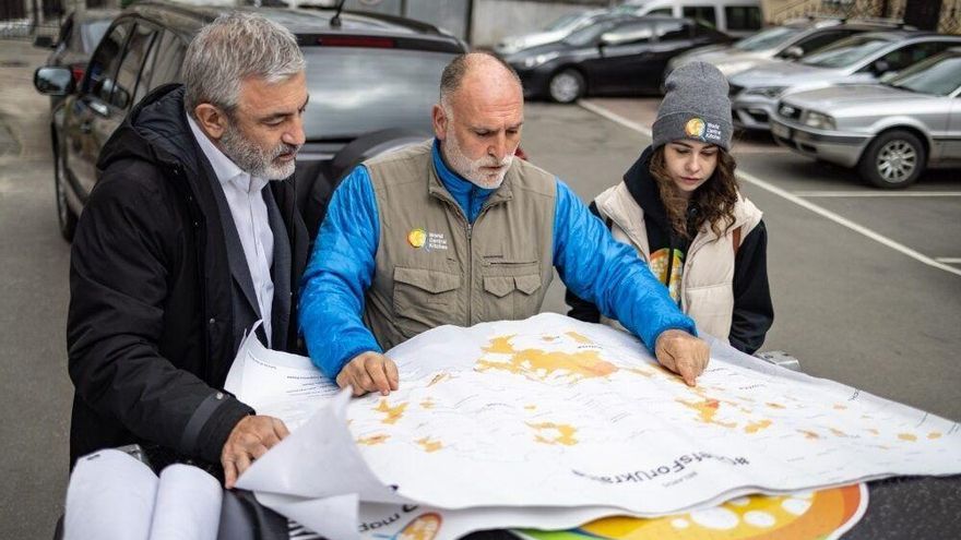 El eurodiputado de Ciudadanos, Luis Garicano junto al chef José Andrés