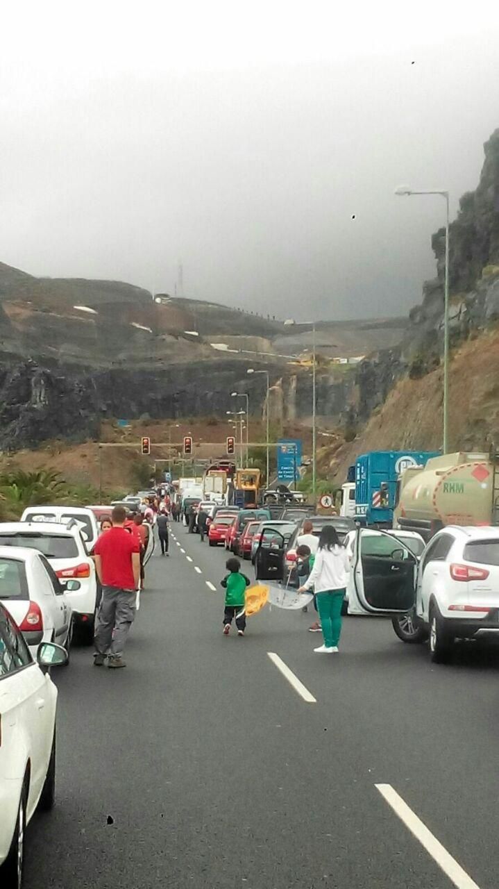 Colapso en la autopista de Gran Canaria.