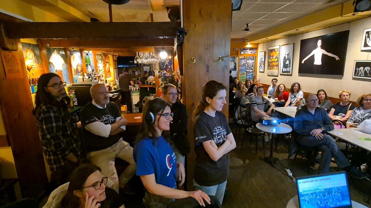 Una de las sesiones de una edición precedente del festival 'Pint of Science' en el bar Ruvicon de Santander