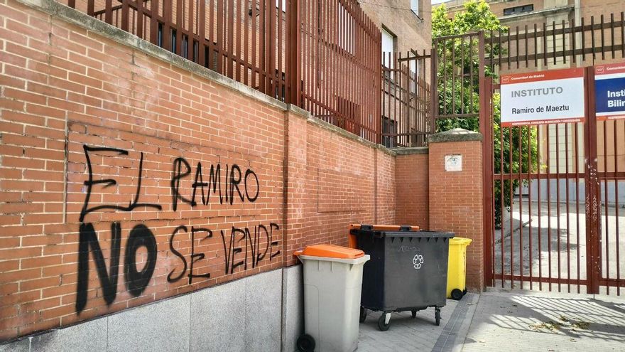 Familias del Ramiro de Maeztu denuncian la demolición de patrimonio en unas obras con la sombra de la escuela europea