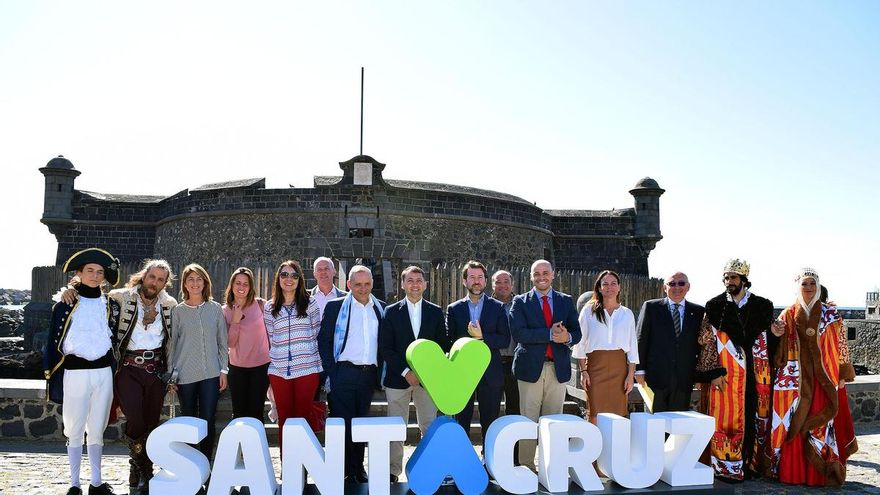 Presentación de 'Plenilunio', este martes, con el alcalde de la ciudad y el presidente del Cabildo