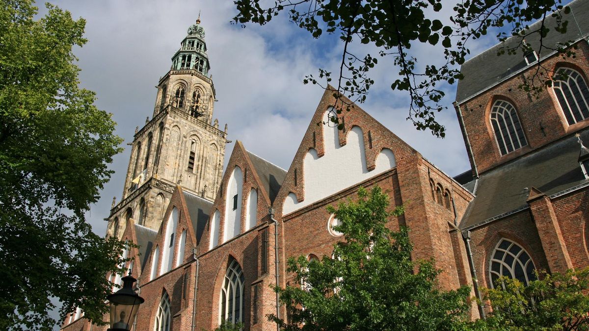 Muros y Torre de San Martín, el gran monumento medieval de Groninga.