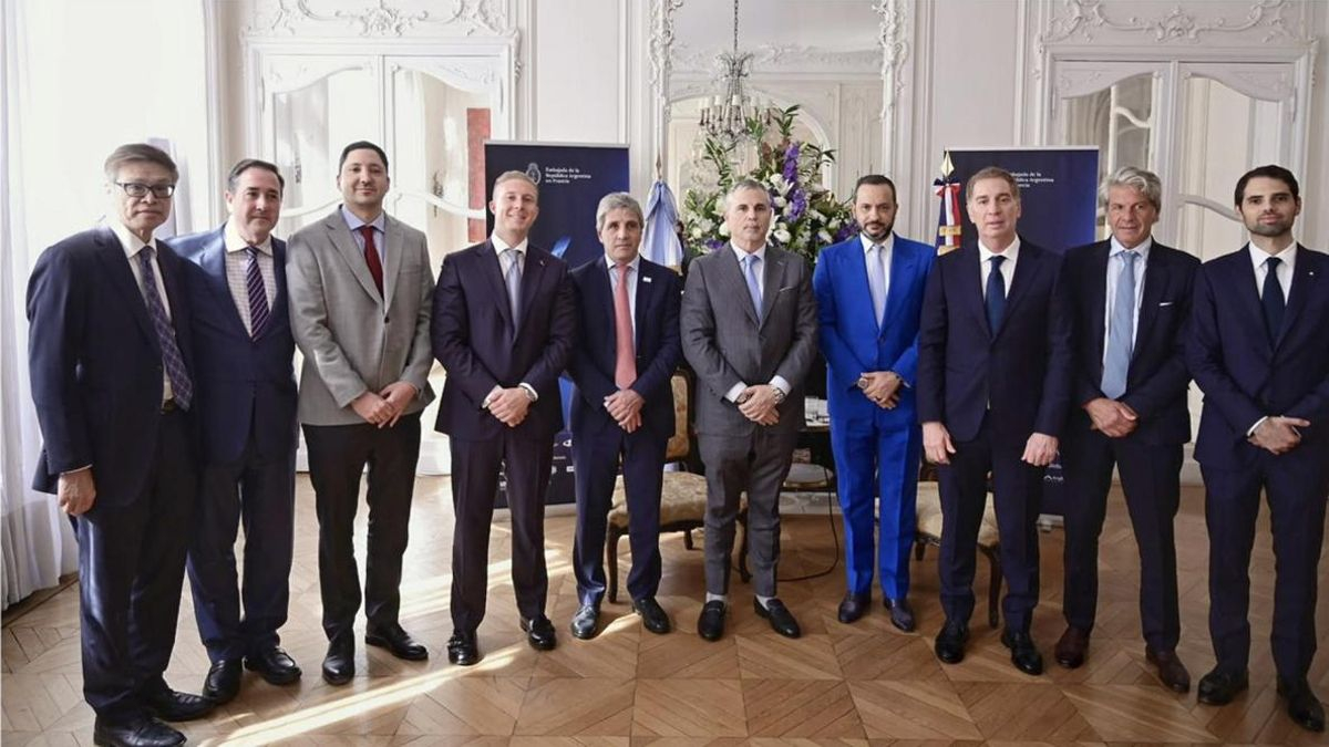Caputo presentó el nuevo programa para obtener la ciudadanía en París