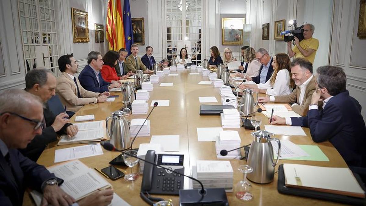 PP y Vox vetan las preguntas al Consell en las Corts hasta después de verano y evitan votar una nueva comisión de la dana