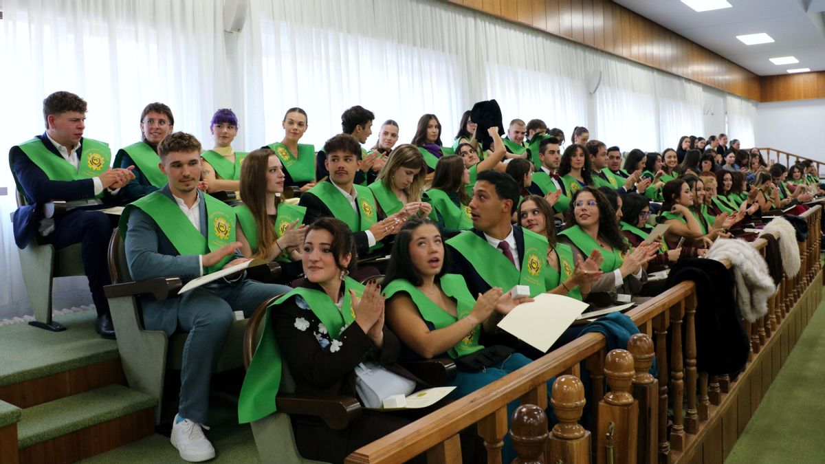 Veterinaria de León gradúa a 100 profesionales llamados a impulsar el bienestar animal y la seguridad alimentaria