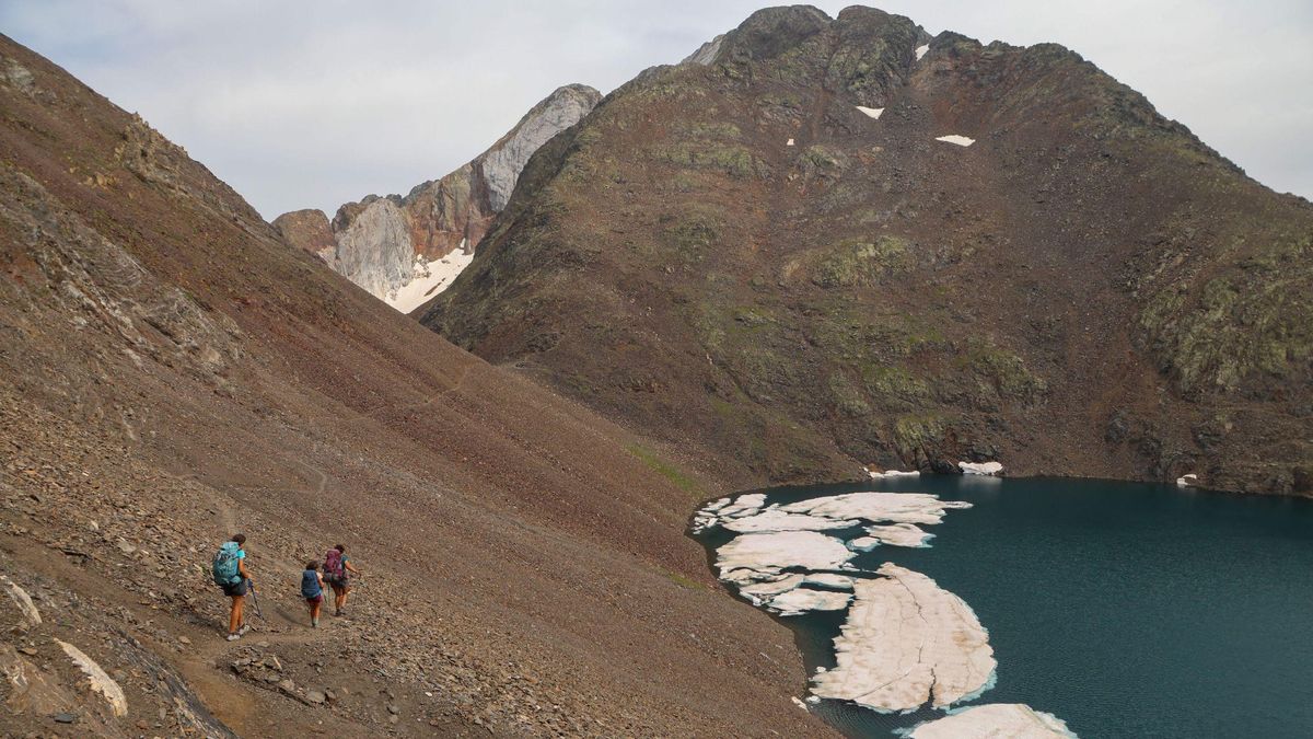 Una familia recorrerá los Pirineos de costa a costa para reconstruir una escuela en el Himalaya