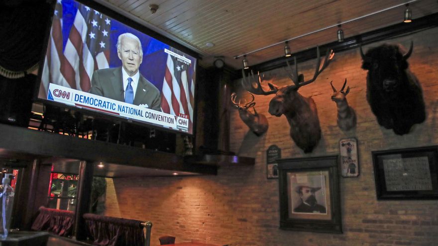 Latinos prefieren a Biden frente a Trump y reprueban su mandato, según sondeo