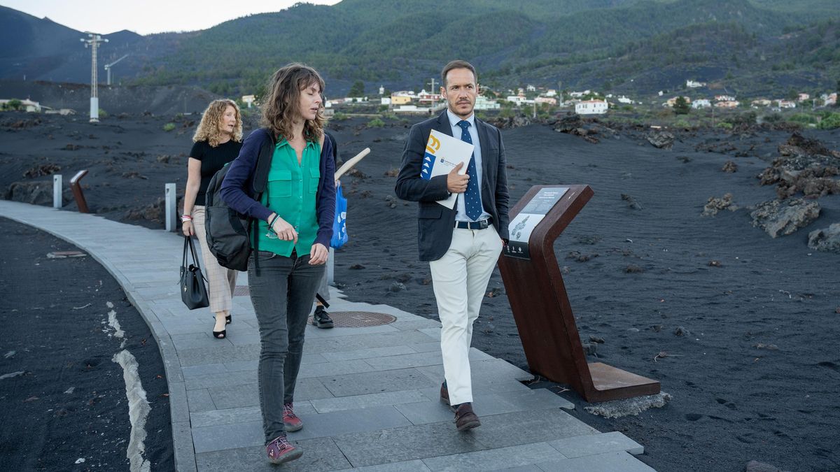 Mariano Zapata, consejero de Transición Ecológica y Energía del Gobierno de Canarias, ha inaugurado este jueves en el Centro de Interpretación de las Cavidades Volcánicas Caños de Fuego  de La Palma el taller ‘Reducción de las emisiones relacionadas con el suministro y distribución de agua'.