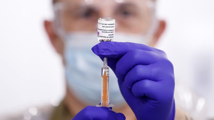 El duro camino de Oxford y AstraZeneca para mantener la confianza en su vacuna