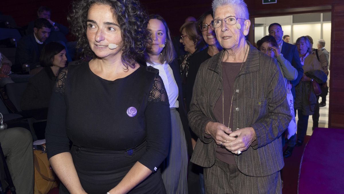 Ixone Fernández, encarcelada injustamente, y Maixabel Lasa, en el acto central del Día de la Memoria