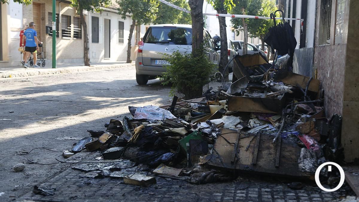 Incendio en la calle Funcionario Lázaro Navajas en el barrio de Cañero