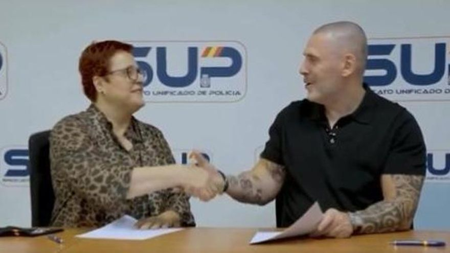 El Sindicato Unificado de Policía firma con Desokupa un acuerdo de "formación en defensa personal" para 30.000 policías