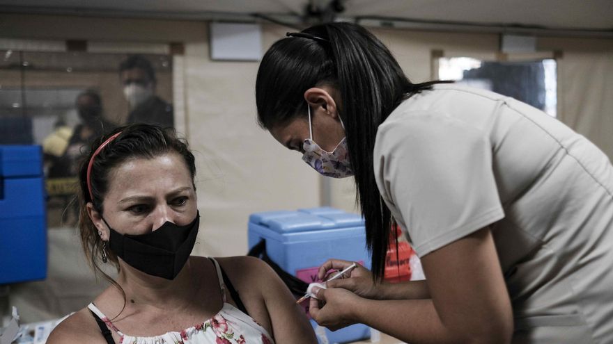 En lo que va de la pandemia Costa Rica contabiliza 414.745 casos de la covid-19 y 5.108 fallecidos. EFE/Jeffrey Arguedas/Archivo