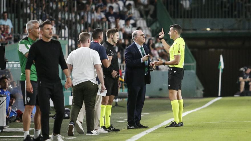 El sector 'Grada 1954' se desmarca del lanzamiento de la botella y "condena cualquier acto violento"