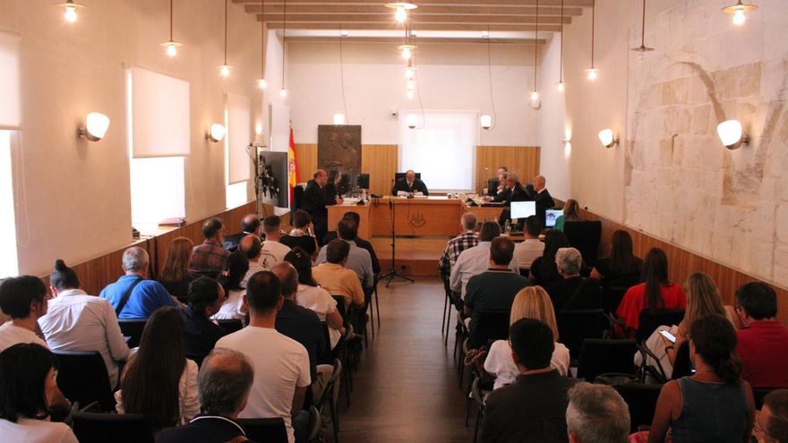 El padre de la ciclista Estela Domínguez sale "indignado" del juicio por su atropello mortal en febrero de 2023