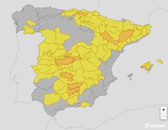 Mapa de avisos de AEMET por altas temperaturas para el domingo 21 de junio, con avisos naranja y amarillos en Castilla-La Mancha