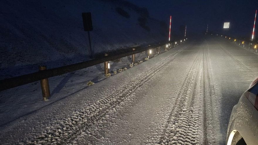 Cerrados los accesos al Parque Nacional del Teide por hielo en la calzada