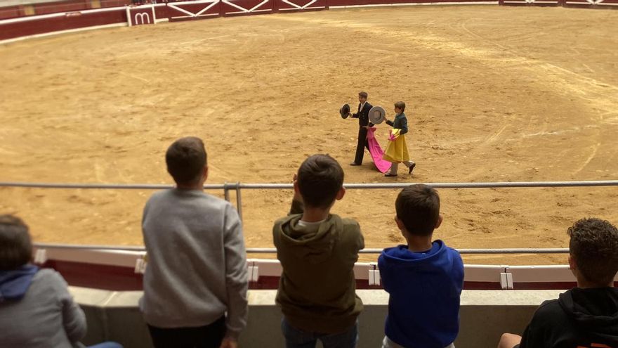 El Ayuntamiento del PP en Logroño permite un espectáculo de niños toreros para divulgar la tauromaquia a menores