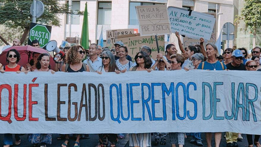 Canarias sale a la calle para "defender" a las Islas del "servilismo político" y de los macroproyectos que atentan contra el territorio