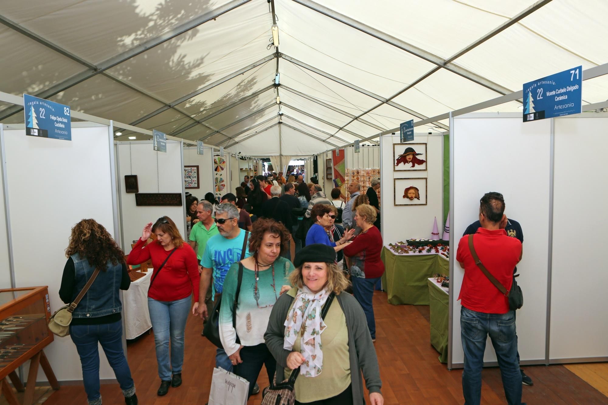 La 22ª Feria de Artesanía, en el Parque de San Telmo (Las Palmas de Gran Canaria).